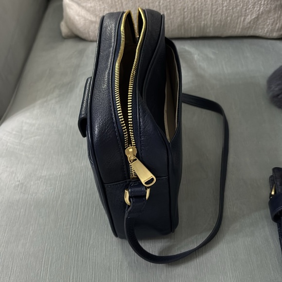 Brahmin pebbled leather navy blue shoulder bag with matching wallet. - Picture 7 of 10